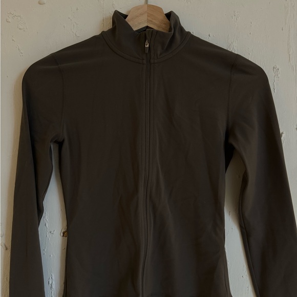 TnAction | Tnabutter ‘Limit Hip Zip-Up’ - Picture 2 of 4